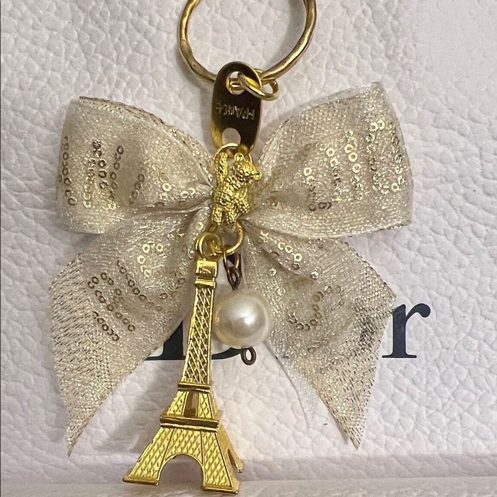 Handmade Gold Eiffel Tower Bow Keychain with Pearl Accent - Picture 3 of 5